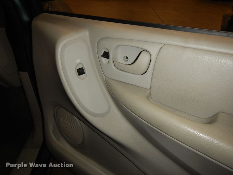 image for item DI6763 2005 Chrysler Town & Country LX  van