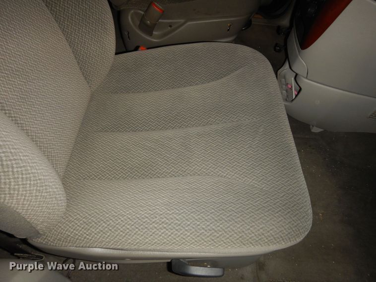 image for item DI6763 2005 Chrysler Town & Country LX  van