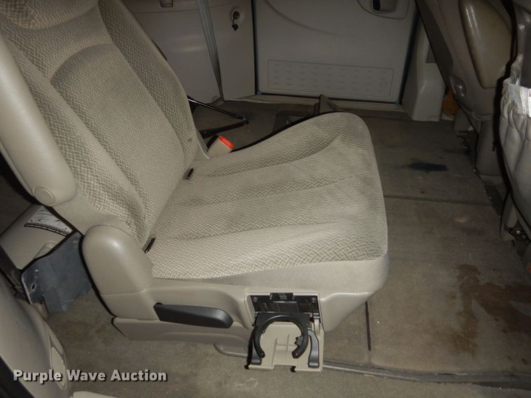 image for item DI6763 2005 Chrysler Town & Country LX  van