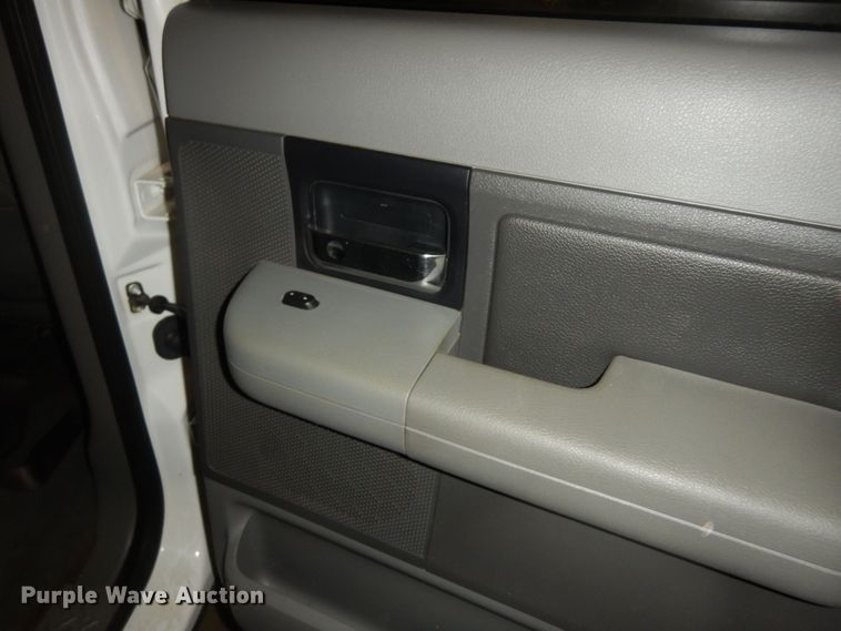 image for item DI6772 2004 Ford F150 XLT  SuperCrew pickup truck