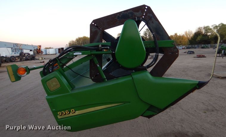 image for item DK7273 John Deere 936D  draper head