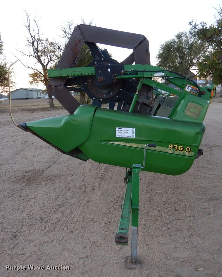 image for item DK7273 John Deere 936D  draper head