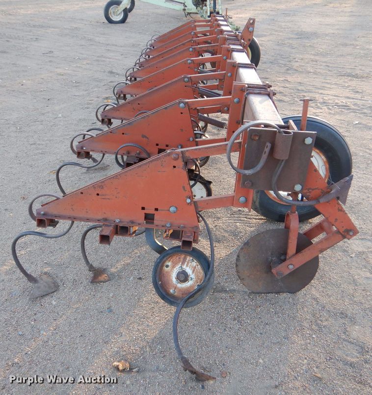 image for item DK7276 Row crop cultivator