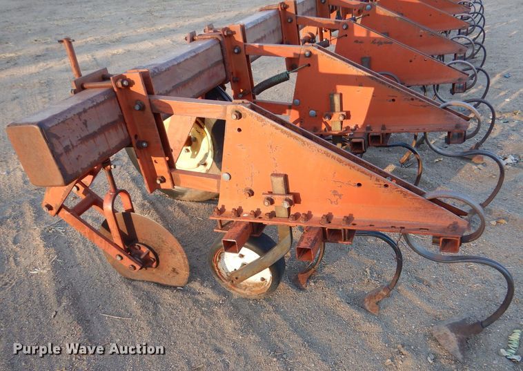 image for item DK7276 Row crop cultivator