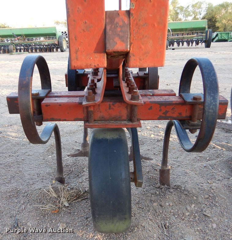 image for item DK7276 Row crop cultivator