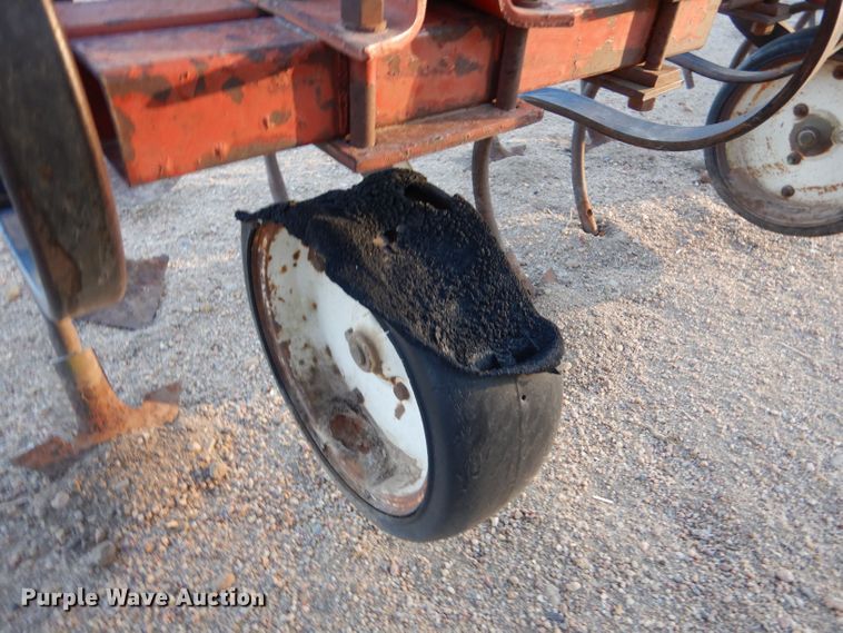 image for item DK7276 Row crop cultivator