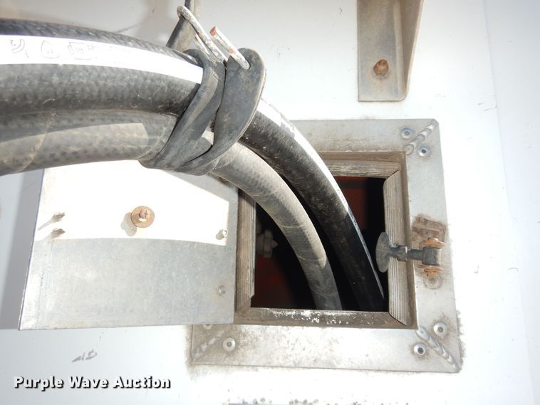 image for item DM3208 2014 Wilkens OF2WA22BCFSTU  walking floor trailer