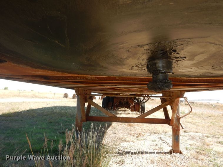 image for item DM3208 2014 Wilkens OF2WA22BCFSTU  walking floor trailer