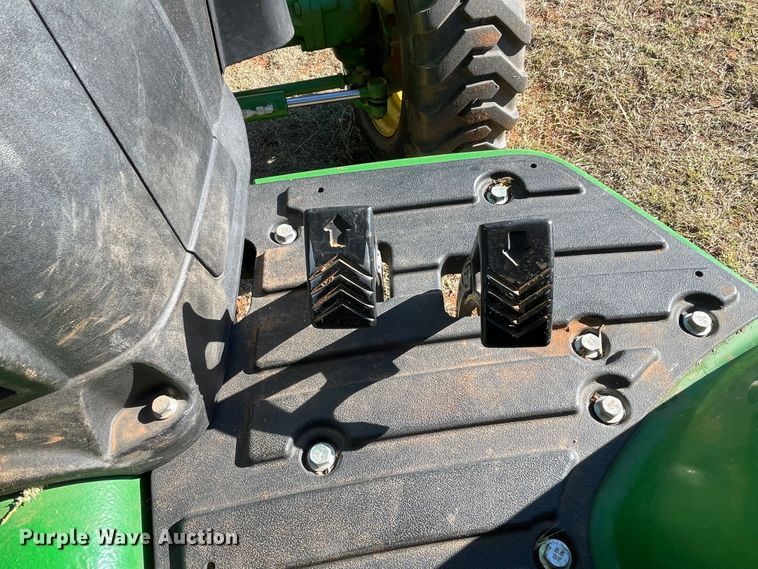 image for item DN4496 2016 John Deere 4052M  MFWD tractor