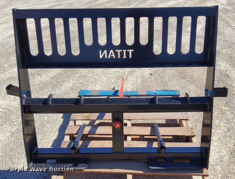 image for item DN6886 Titan  bale spear