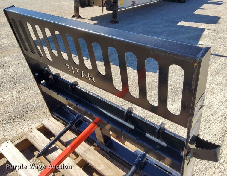 image for item DN6886 Titan  bale spear