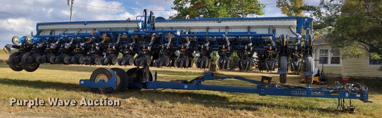image for item DN6895 Kinze 3650  split row planter