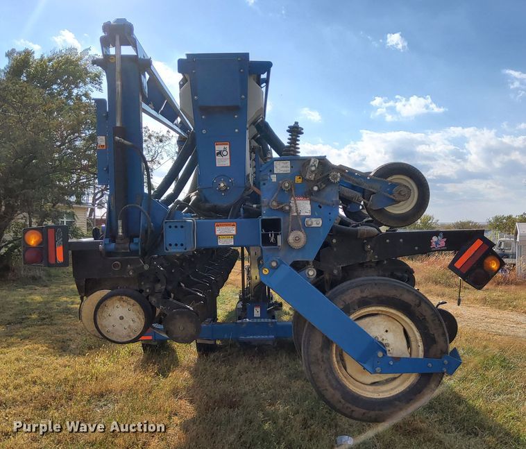 image for item DN6895 Kinze 3650  split row planter