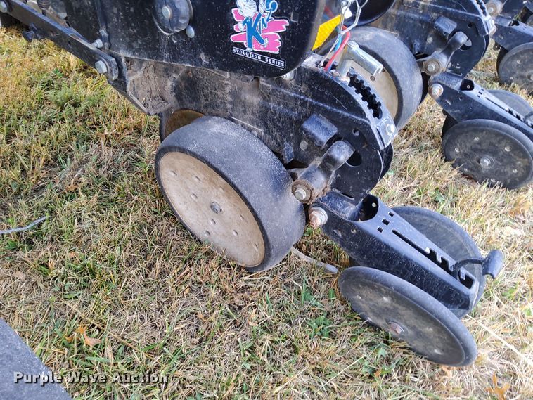 image for item DN6895 Kinze 3650  split row planter