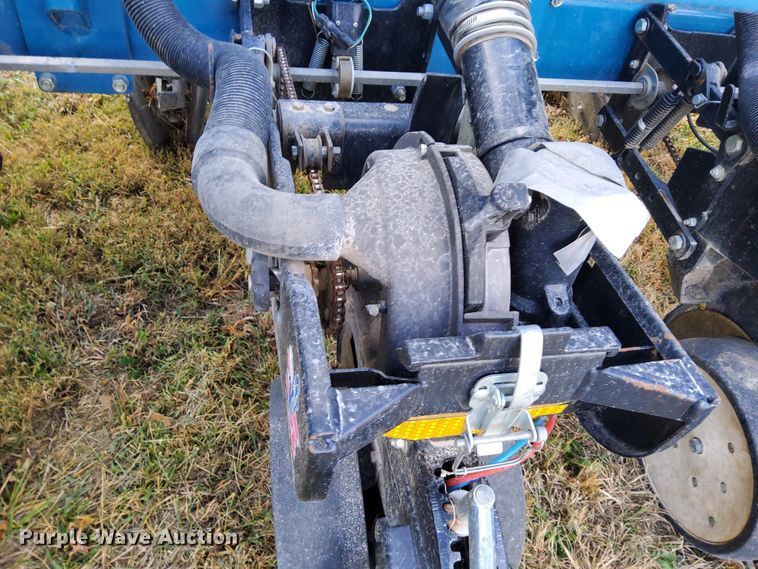 image for item DN6895 Kinze 3650  split row planter
