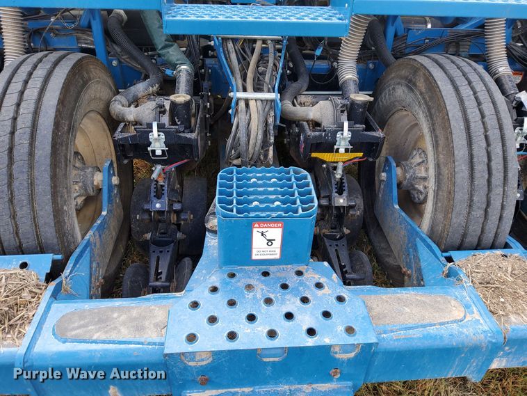 image for item DN6895 Kinze 3650  split row planter
