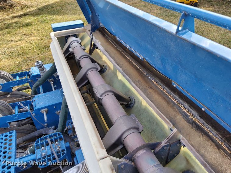 image for item DN6895 Kinze 3650  split row planter