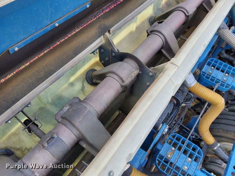 image for item DN6895 Kinze 3650  split row planter