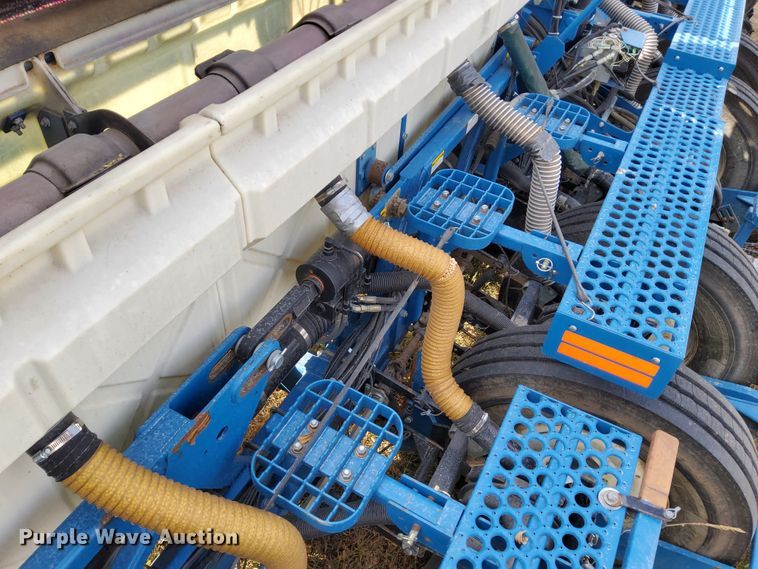 image for item DN6895 Kinze 3650  split row planter