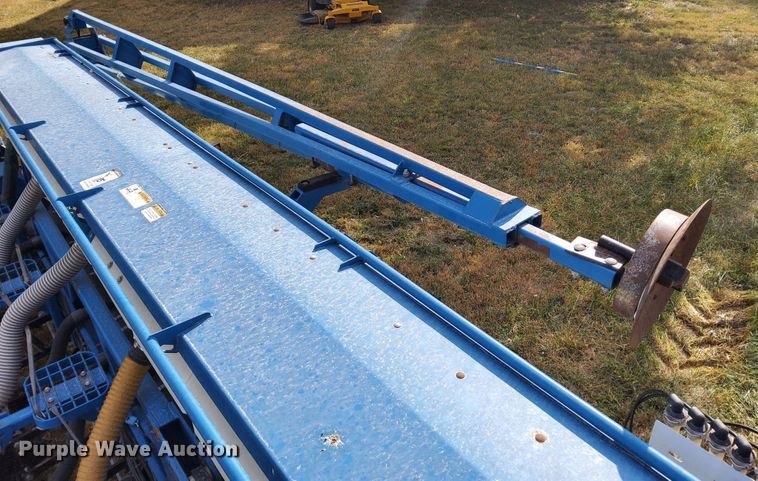 image for item DN6895 Kinze 3650  split row planter
