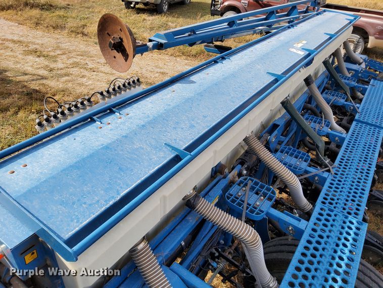 image for item DN6895 Kinze 3650  split row planter