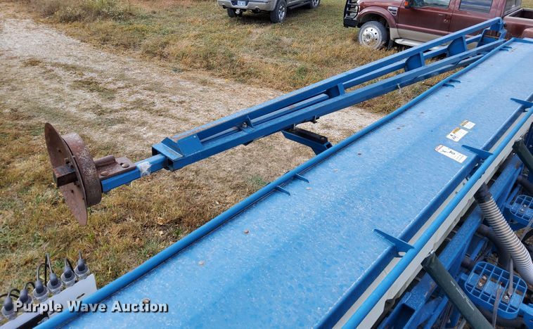 image for item DN6895 Kinze 3650  split row planter