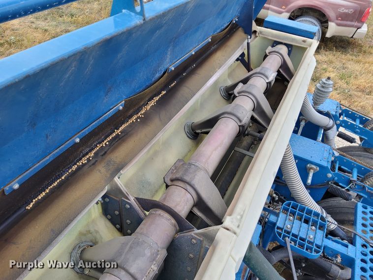 image for item DN6895 Kinze 3650  split row planter