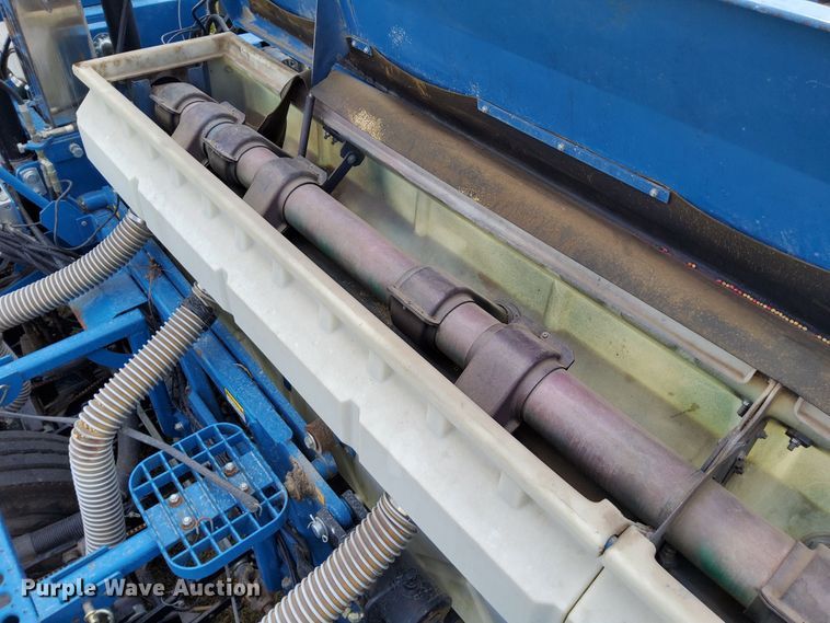 image for item DN6895 Kinze 3650  split row planter