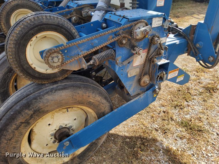 image for item DN6895 Kinze 3650  split row planter