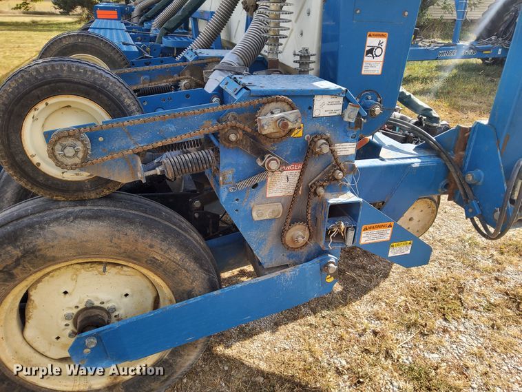 image for item DN6895 Kinze 3650  split row planter