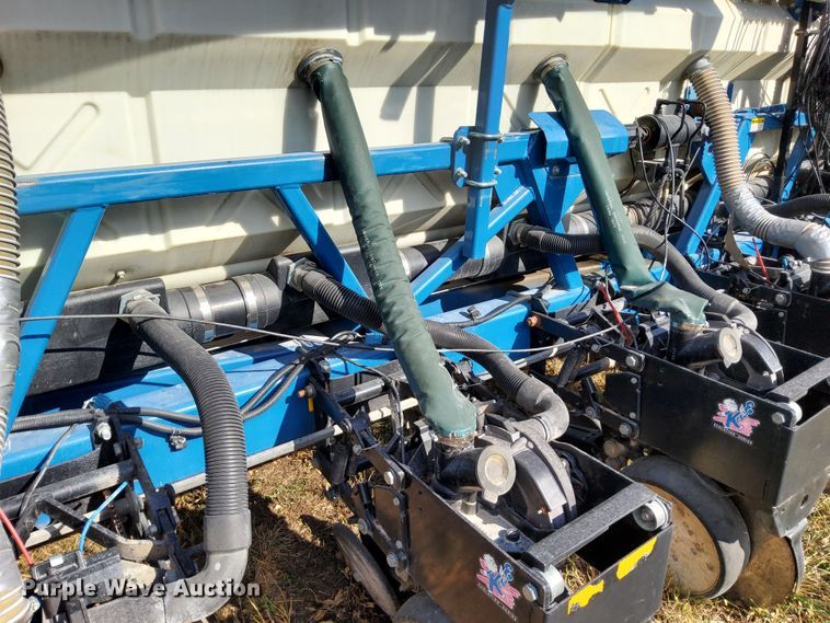 image for item DN6895 Kinze 3650  split row planter