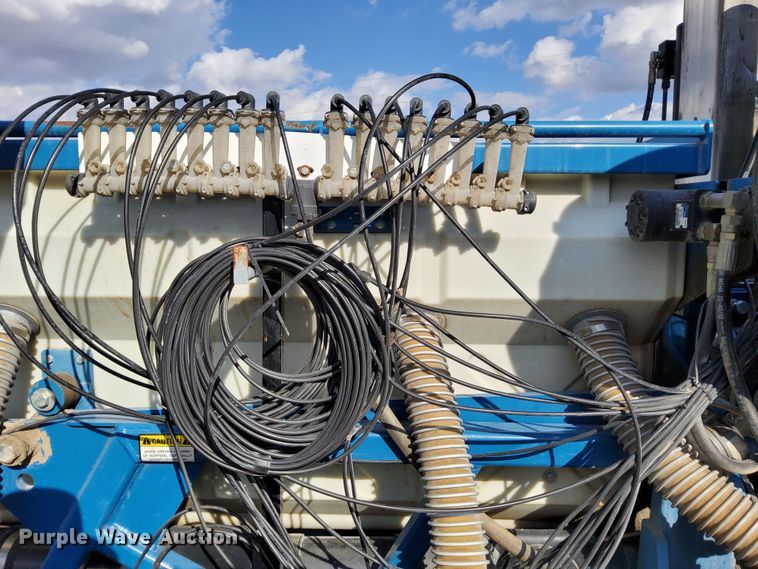 image for item DN6895 Kinze 3650  split row planter