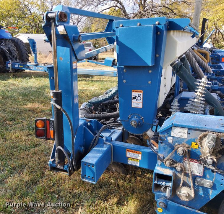image for item DN6895 Kinze 3650  split row planter