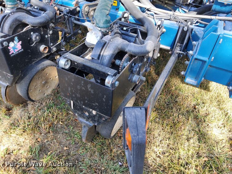 image for item DN6895 Kinze 3650  split row planter