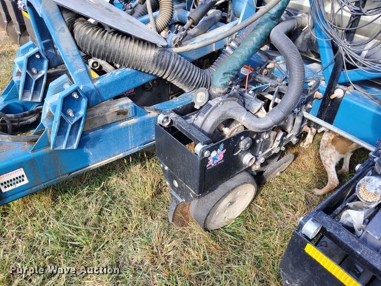 image for item DN6895 Kinze 3650  split row planter