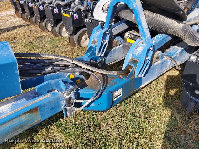 image for item DN6895 Kinze 3650  split row planter