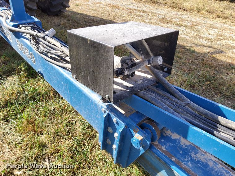 image for item DN6895 Kinze 3650  split row planter
