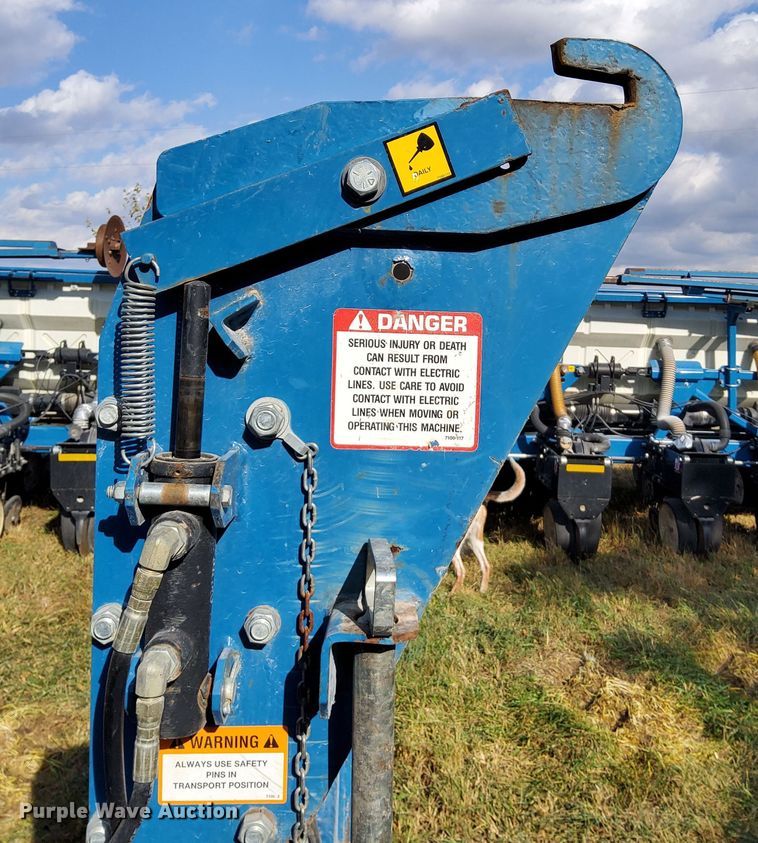 image for item DN6895 Kinze 3650  split row planter