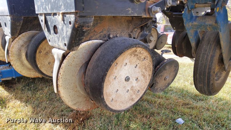 image for item DN6895 Kinze 3650  split row planter