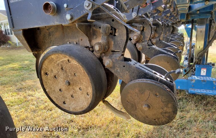 image for item DN6895 Kinze 3650  split row planter