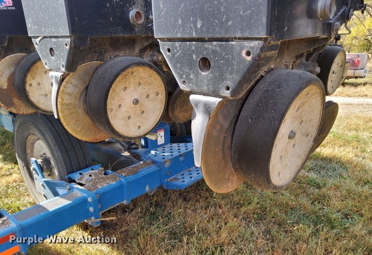 image for item DN6895 Kinze 3650  split row planter