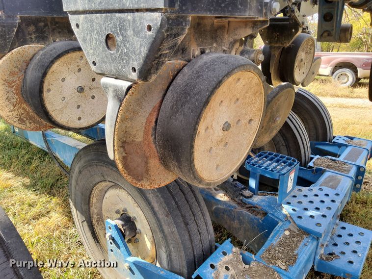 image for item DN6895 Kinze 3650  split row planter