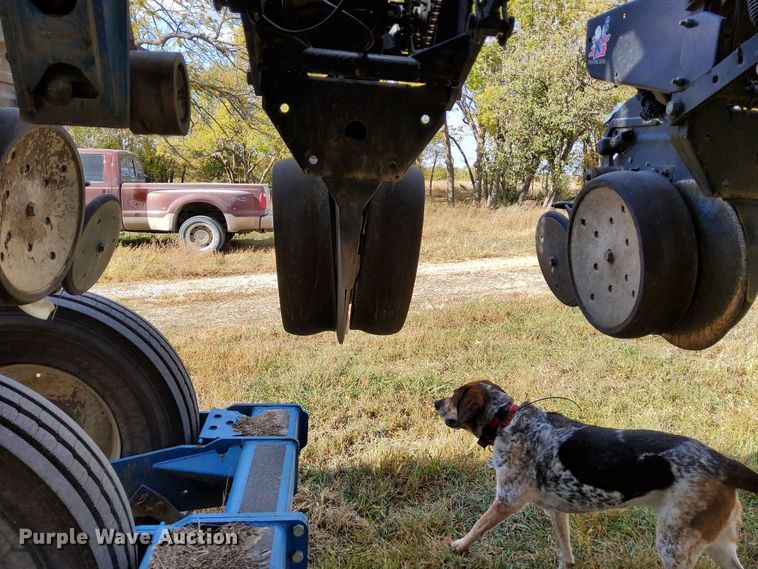 image for item DN6895 Kinze 3650  split row planter