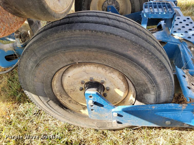 image for item DN6895 Kinze 3650  split row planter