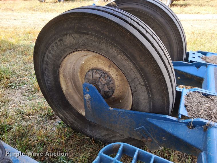 image for item DN6895 Kinze 3650  split row planter