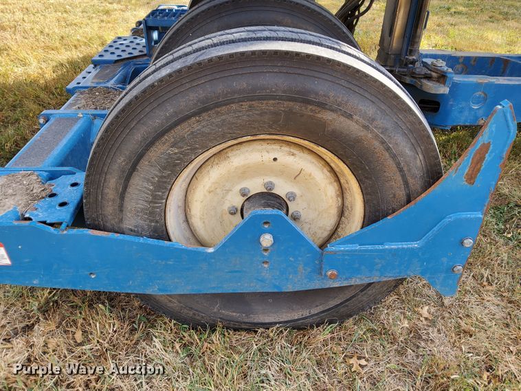 image for item DN6895 Kinze 3650  split row planter