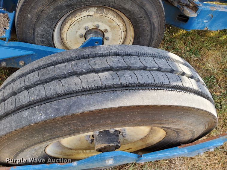 image for item DN6895 Kinze 3650  split row planter