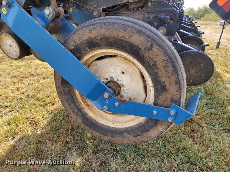 image for item DN6895 Kinze 3650  split row planter