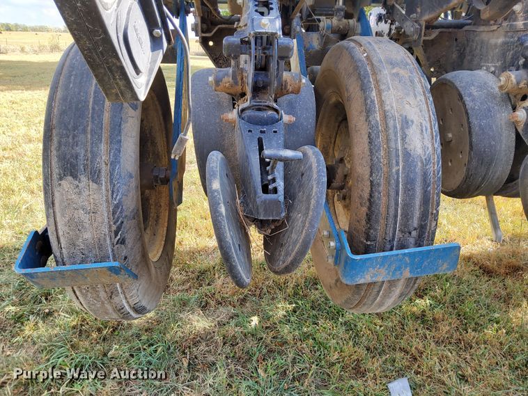image for item DN6895 Kinze 3650  split row planter