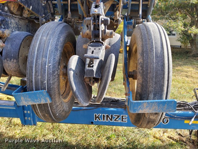 image for item DN6895 Kinze 3650  split row planter